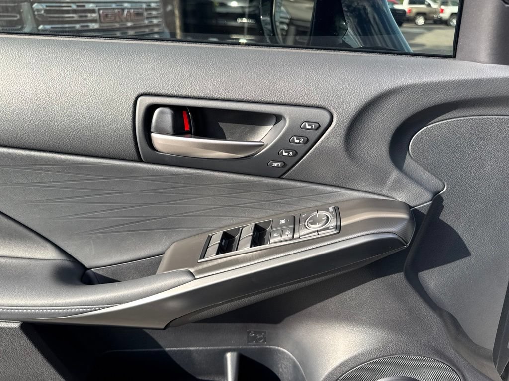Used 2025 Lexus IS 350 F Sport RWD image 11