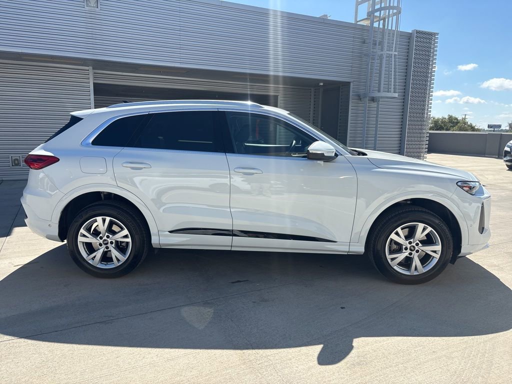 Used 2025 Audi Q5 Premium w/ Convenience Package image 4