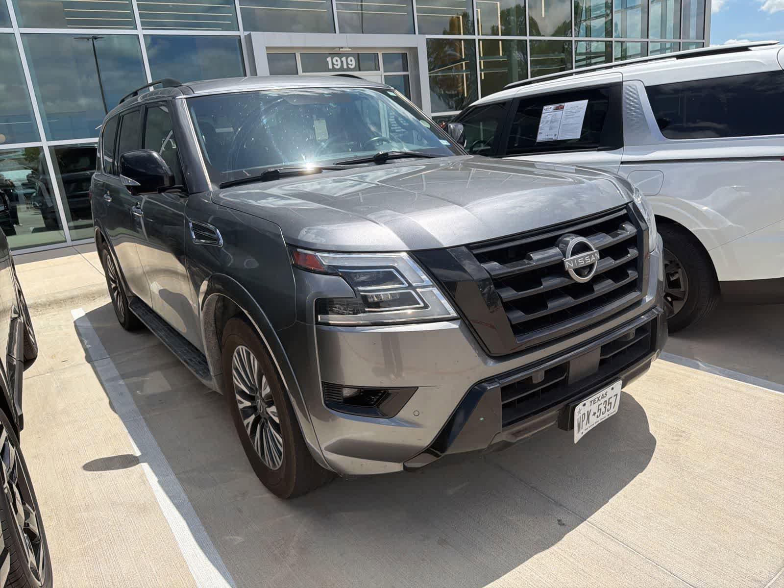 Used 2023 Nissan Armada SL w/ Midnight Edition Package AWD/4WD image 3