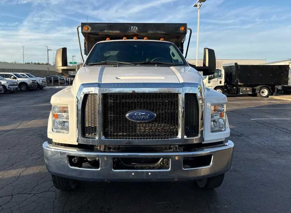 Used 2017 Ford F750 2WD Regular Cab Super Duty image 3