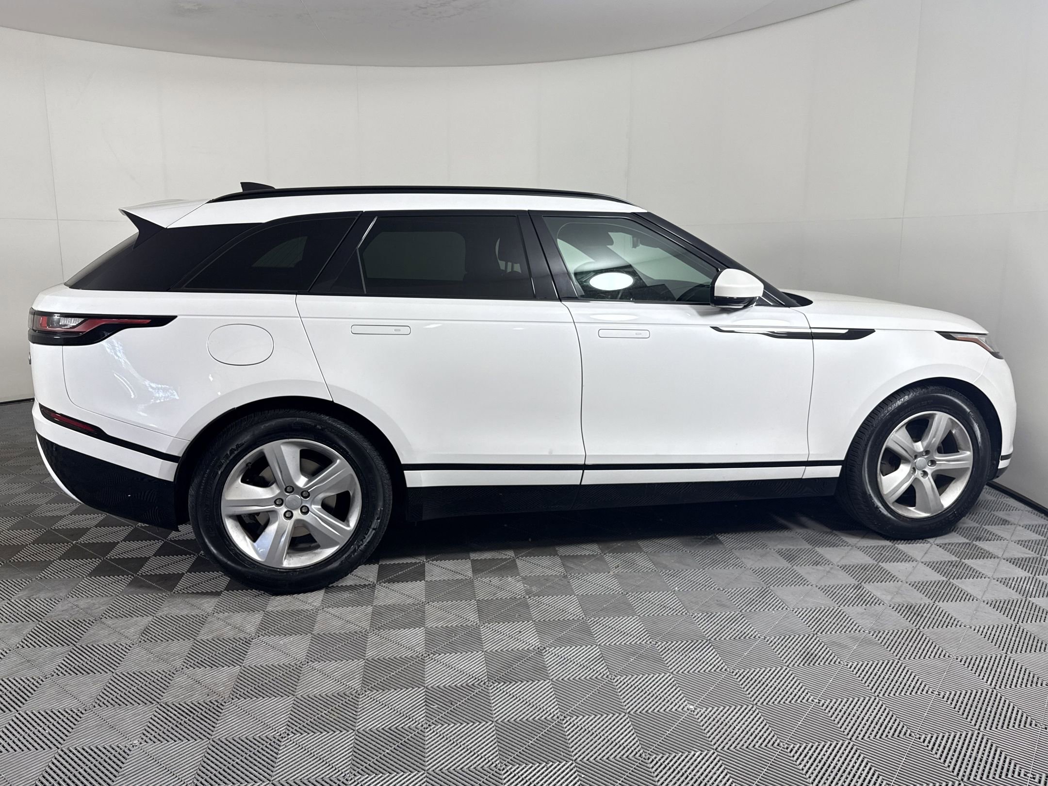 Certified 2023 Land Rover Range Rover Velar S image 9