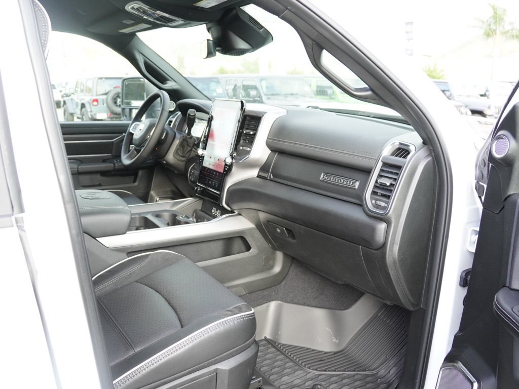 New 2026 RAM 3500 Laramie AWD/4WD image 24