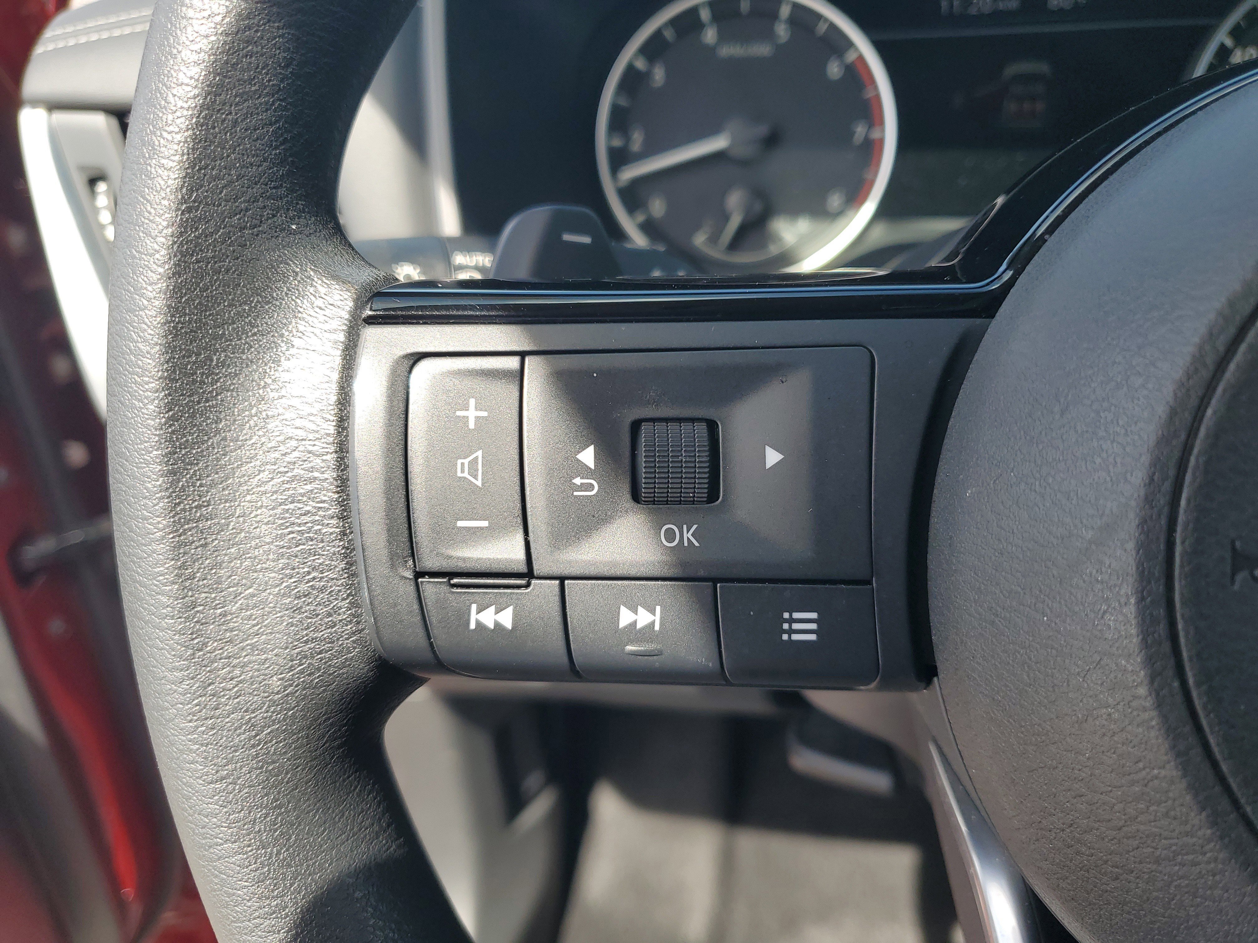 Certified 2023 Nissan Rogue SV FWD image 17