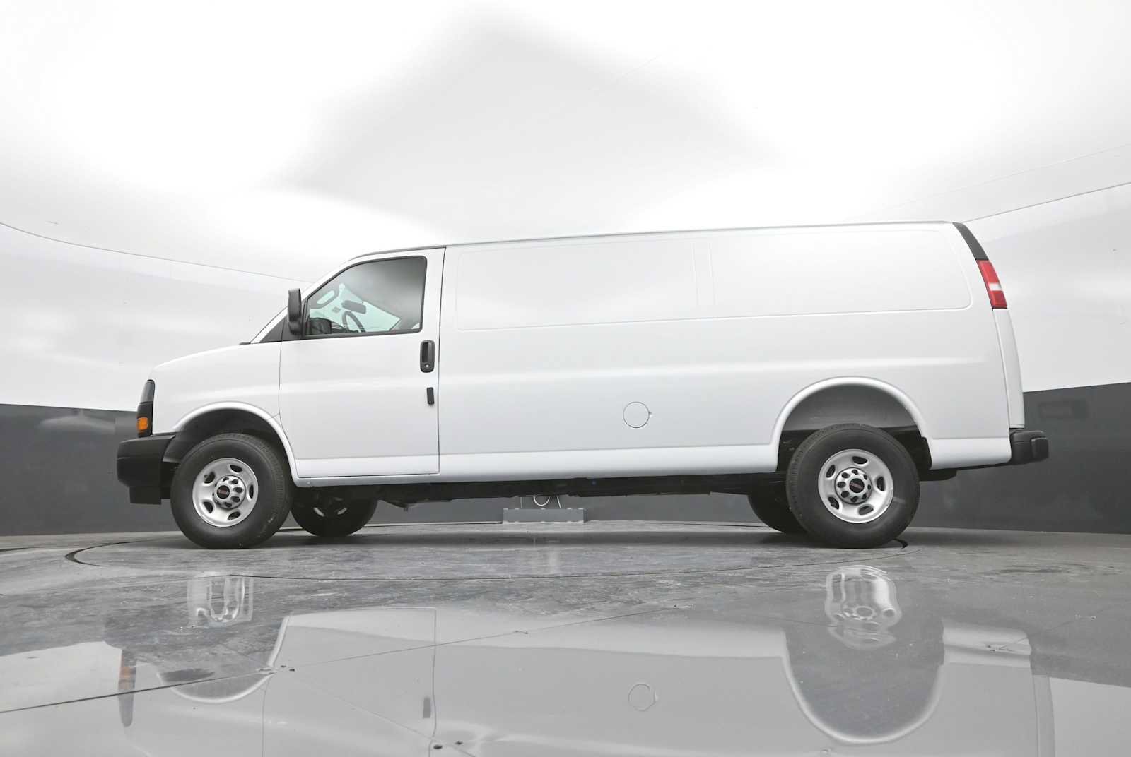 New 2026 GMC Savana 3500 Extended RWD image 34