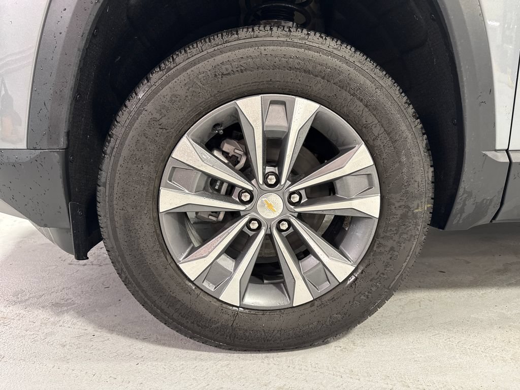 New 2026 Chevrolet Equinox LT w/ Convenience Package II FWD image 47