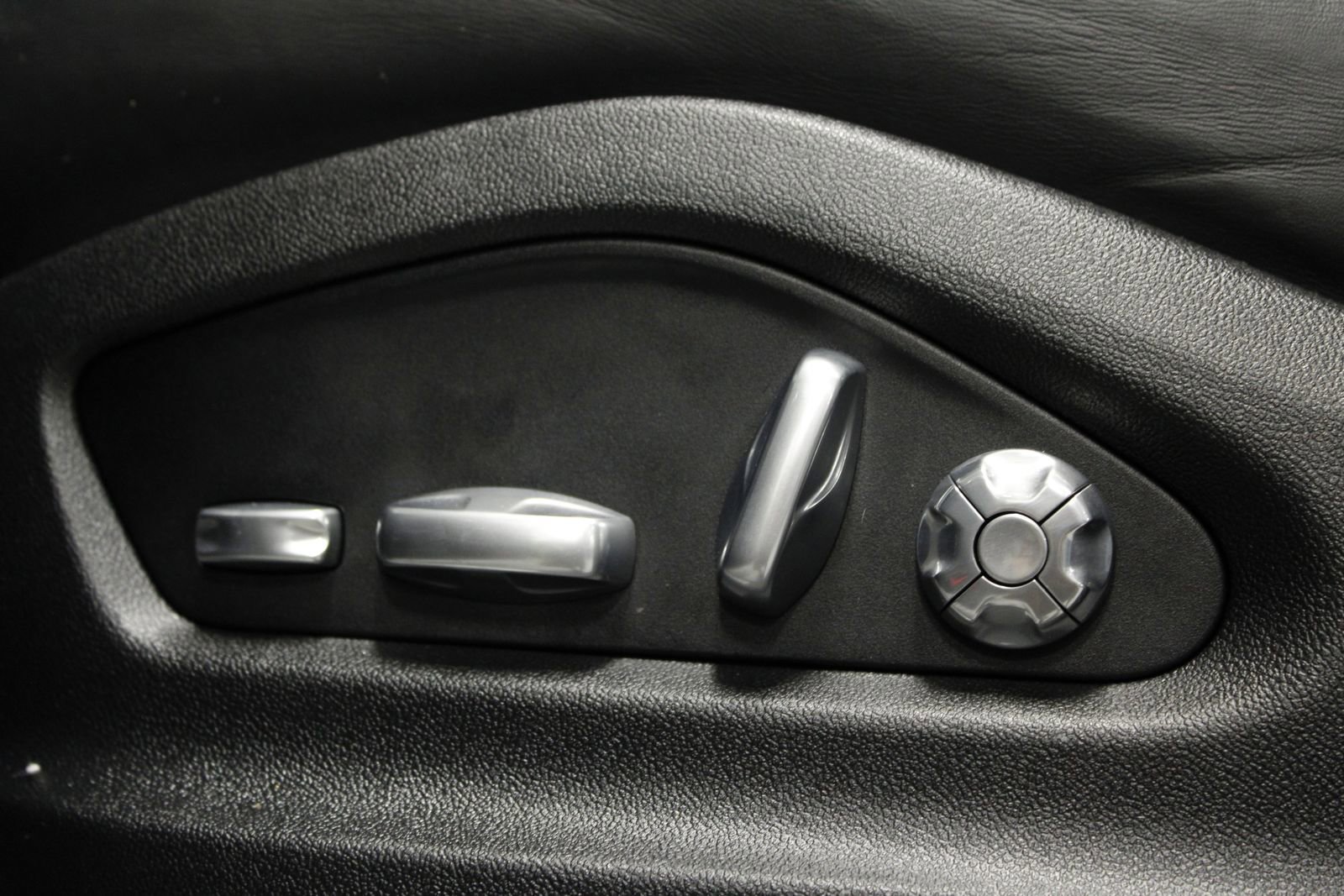 Certified 2021 Porsche Cayenne Coupe AWD/4WD image 31