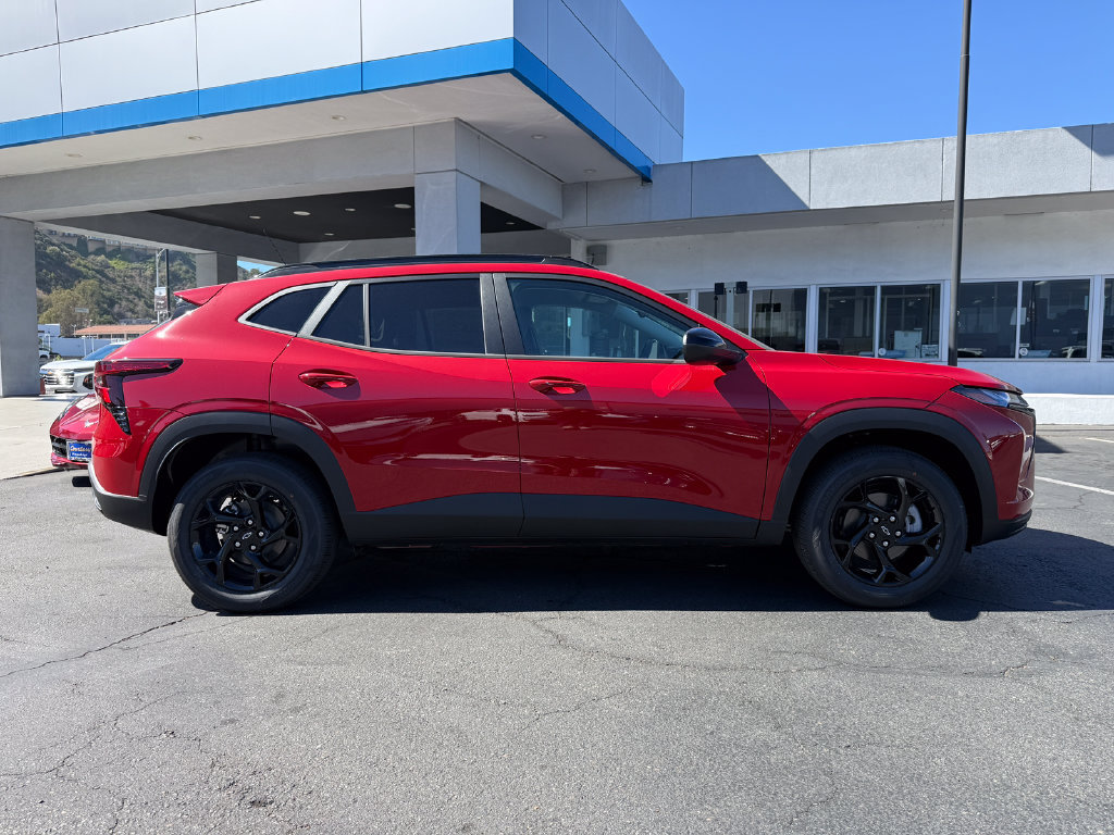 New 2026 Chevrolet Trax LT w/ Midnight Edition FWD image 5