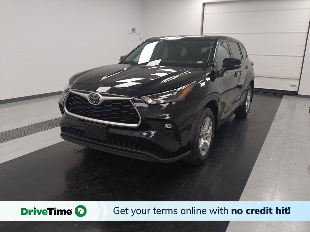Used 2022 Toyota Highlander LE image 1