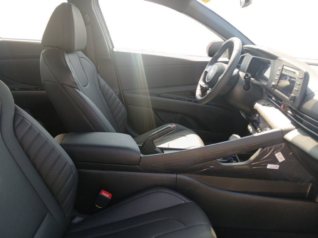 New 2026 Hyundai Elantra SEL Sport FWD image 14