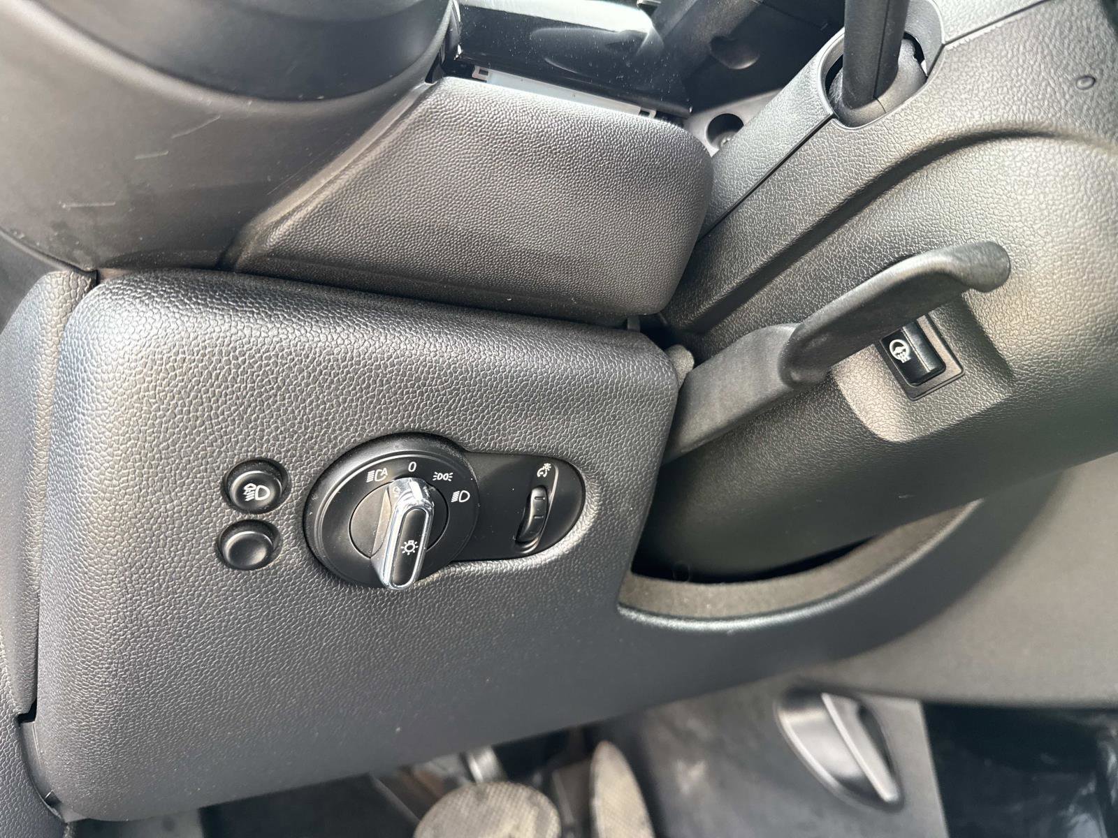 Used 2022 MINI Cooper S w/ Driver Assistance Package image 28