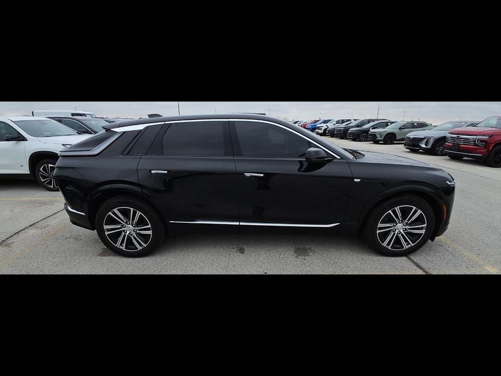 Used 2025 Cadillac Lyriq Luxury AWD/4WD image 10