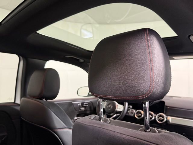 Used 2021 Mercedes-Benz GLB 250 image 27