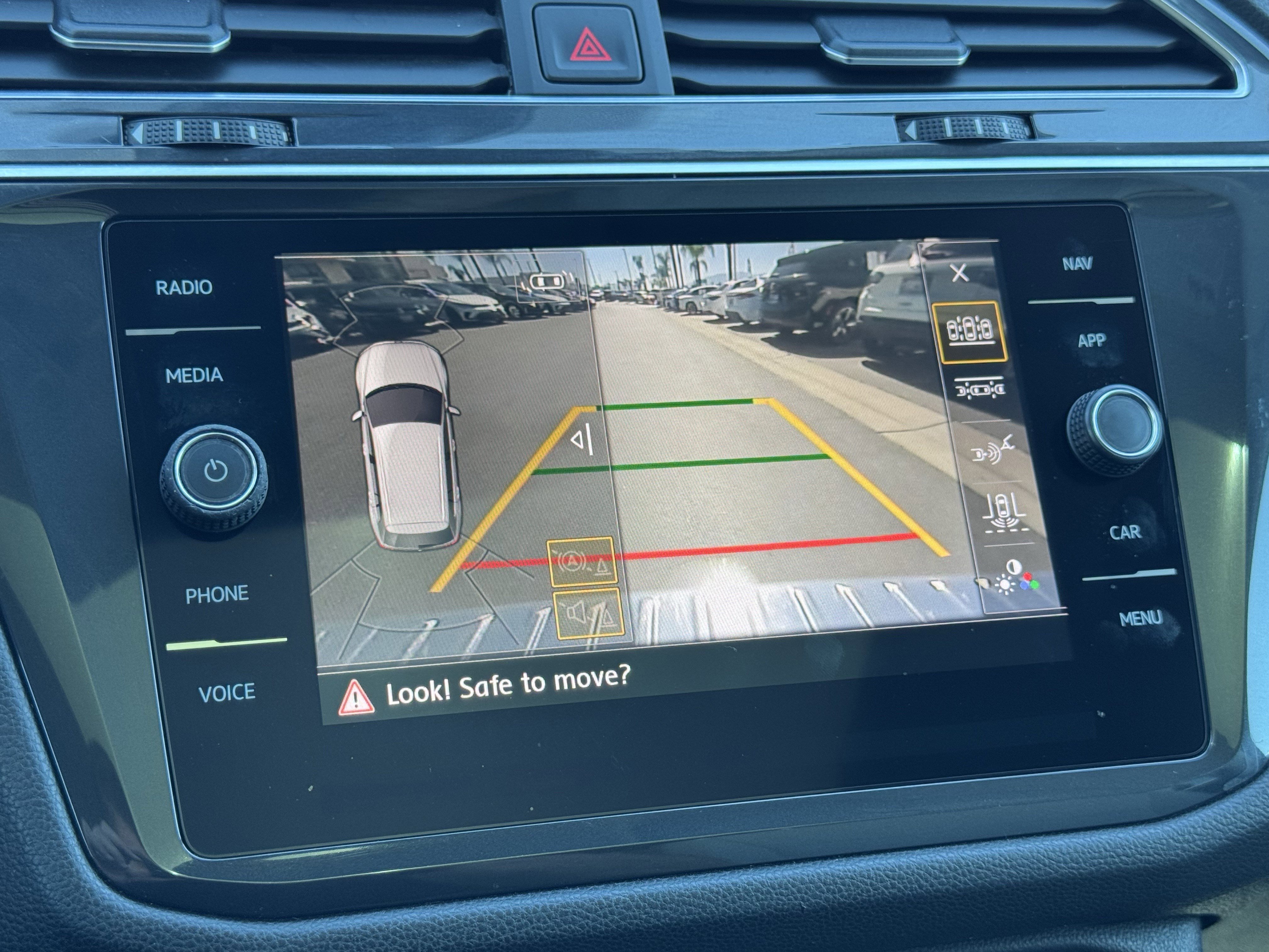 Used 2020 Volkswagen Tiguan SEL image 28