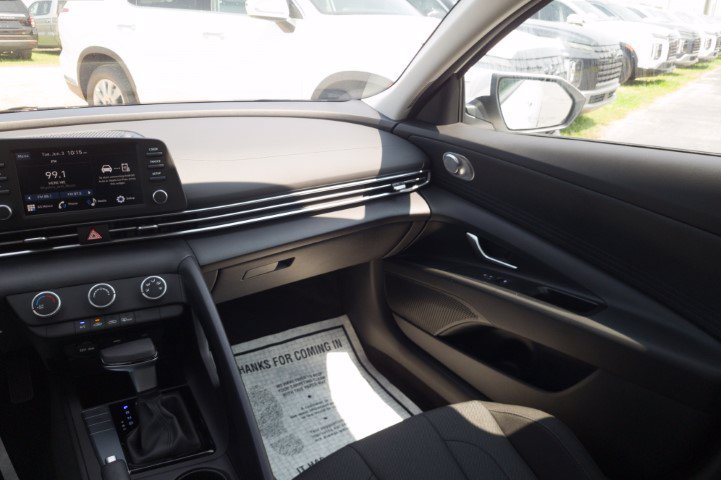 New 2026 Hyundai Elantra SE FWD image 17