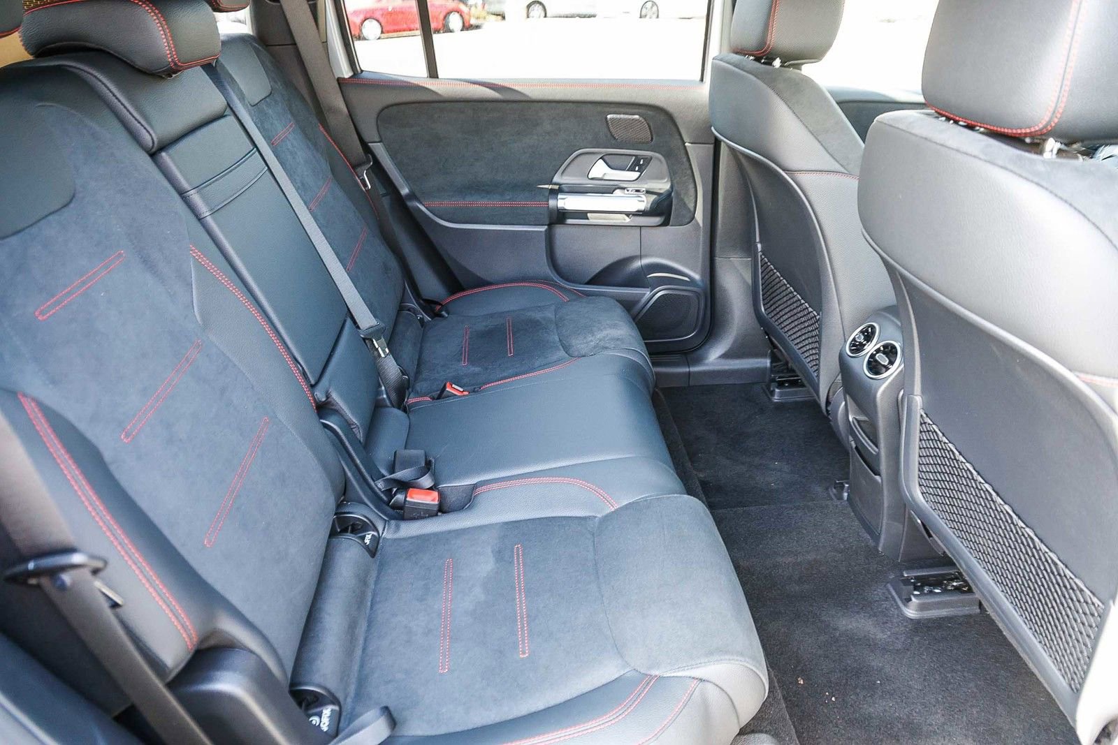 Used 2024 Mercedes-Benz EQB 300 4MATIC image 18