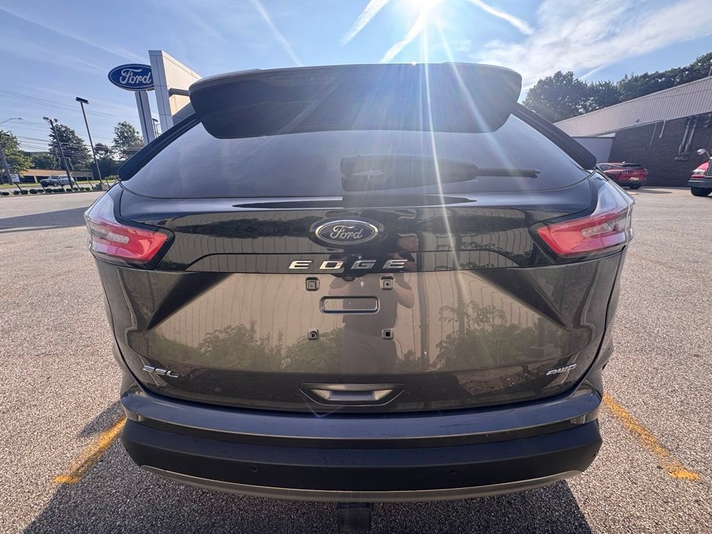 Used 2022 Ford Edge SEL w/ Convenience Package AWD/4WD image 4