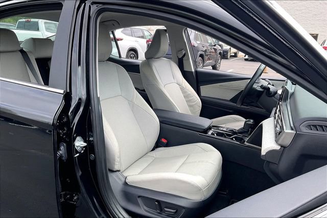 Used 2025 Toyota Camry XLE AWD/4WD image 7