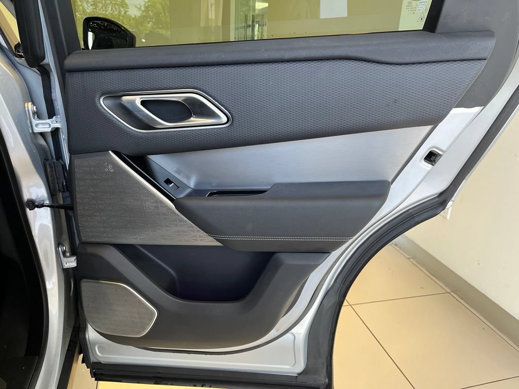 Used 2019 Land Rover Range Rover Velar R-Dynamic SE AWD/4WD image 34