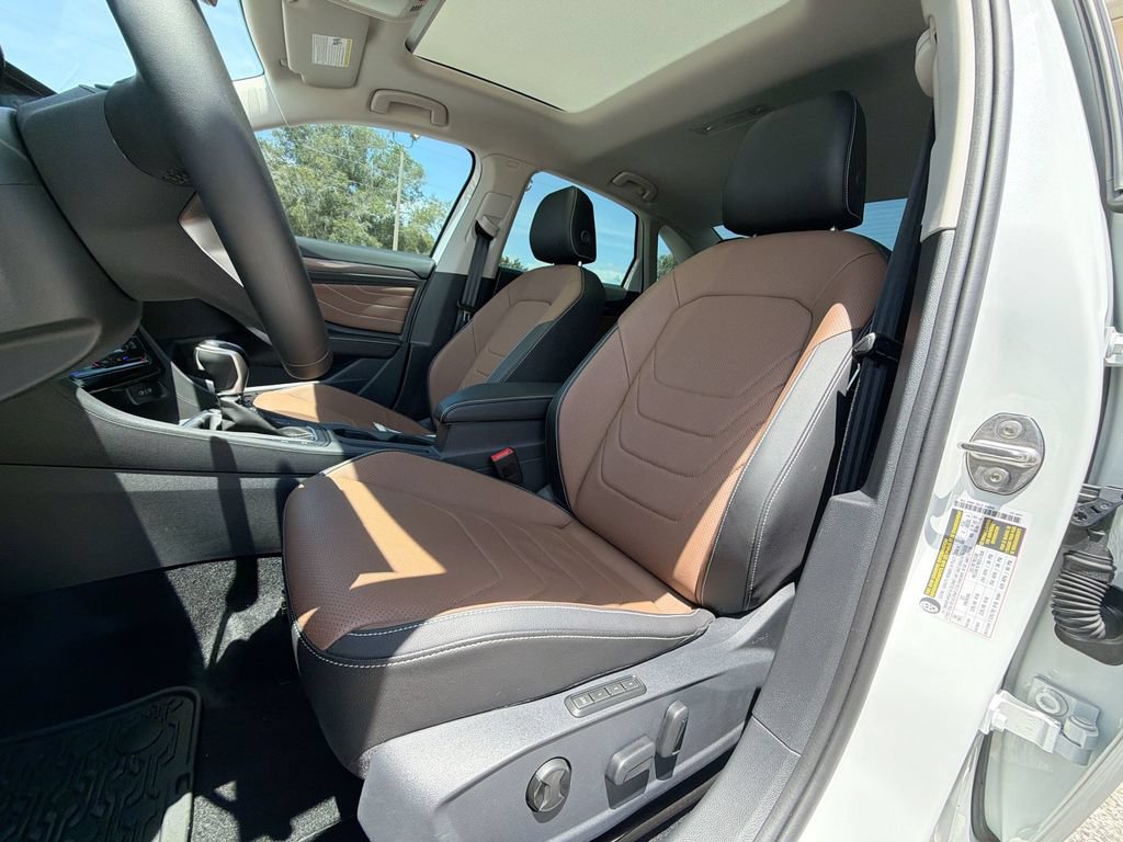 Used 2025 Volkswagen Jetta SEL FWD image 16