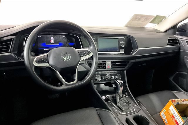 Used 2024 Volkswagen Jetta SE FWD image 3