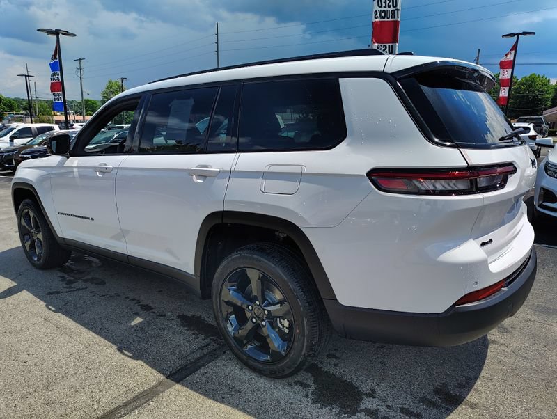 Used 2025 Jeep Grand Cherokee L Altitude AWD/4WD image 6