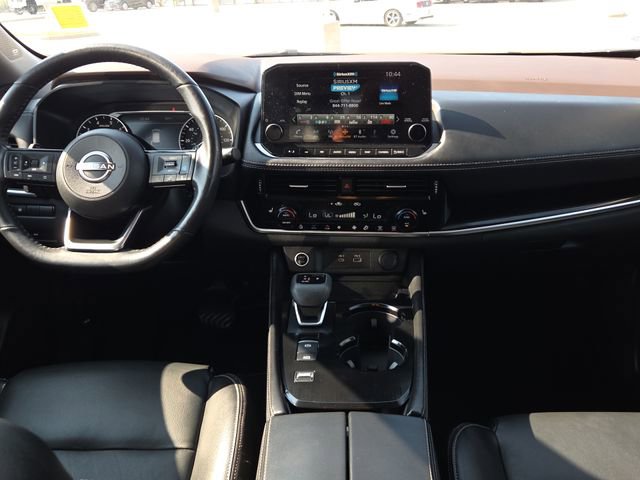 Used 2023 Nissan Rogue SL w/ SL Premium Package image 11