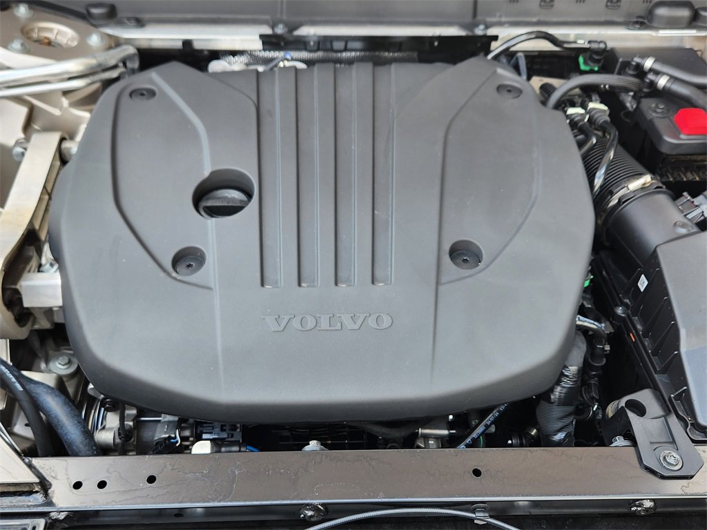 Used 2025 Volvo XC60 B5 Core image 23