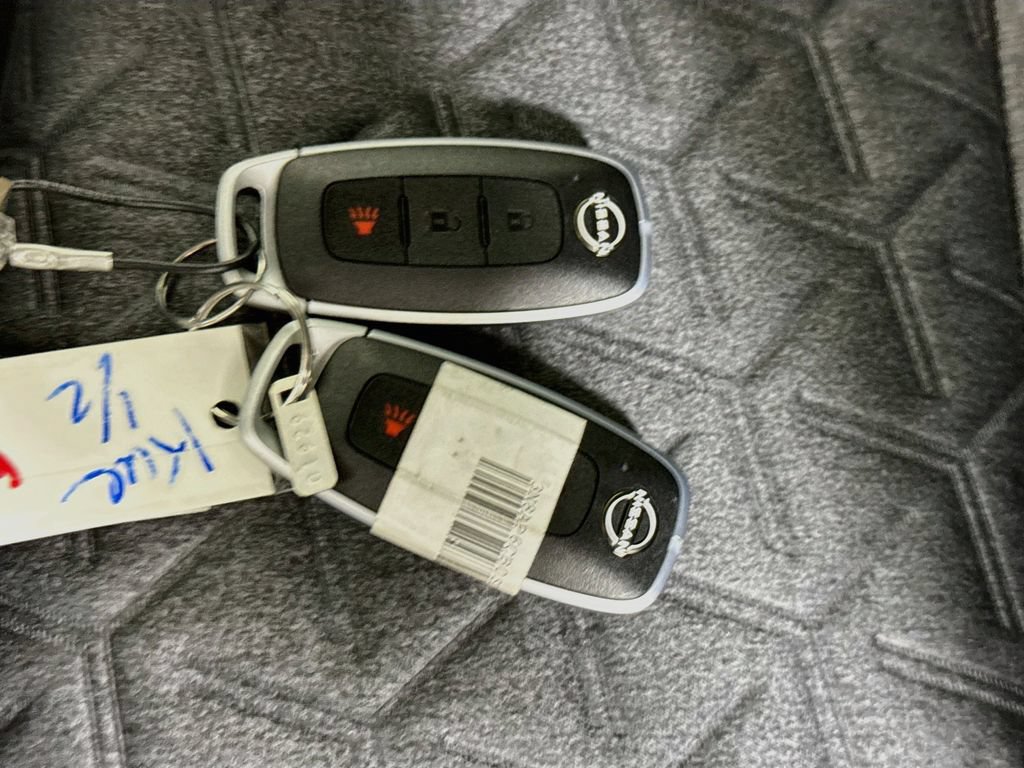 Used 2025 Nissan Kicks SV AWD/4WD image 30