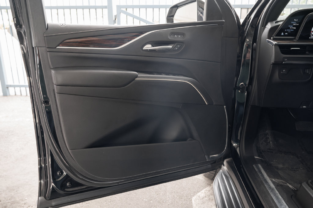 Used 2023 Cadillac Escalade ESV Luxury RWD image 21