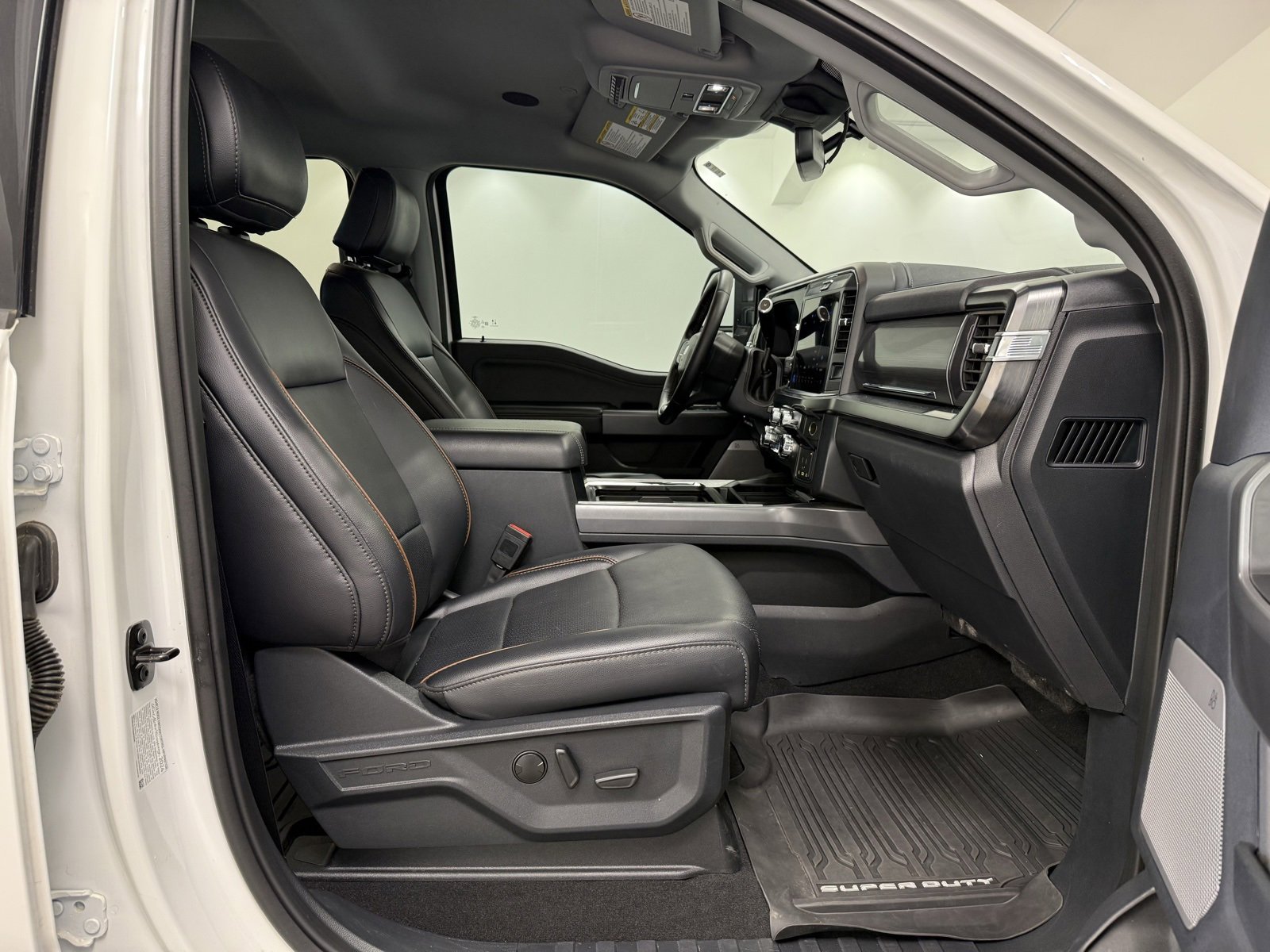 Used 2025 Ford F350 Lariat w/ Lariat Ultimate Package image 34