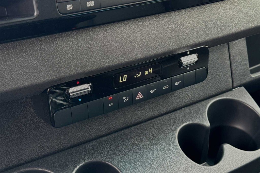 Used 2024 Mercedes-Benz Sprinter 2500 image 20