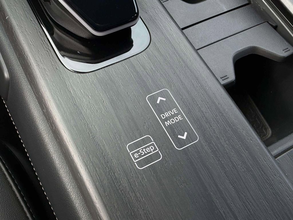 Used 2024 Nissan Ariya AWD image 32