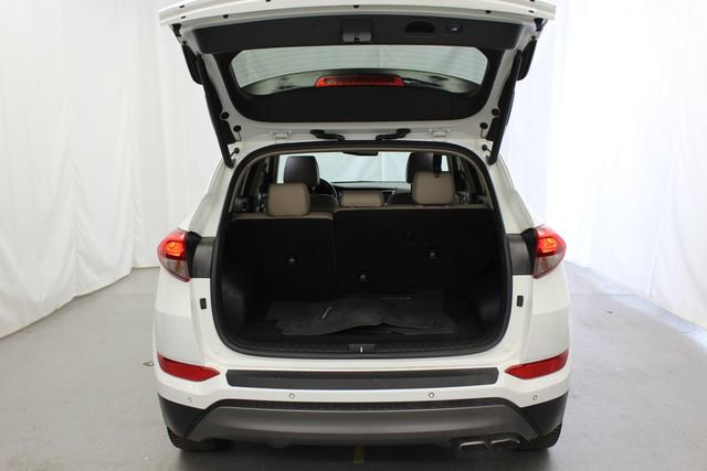 Used 2016 Hyundai Tucson Limited w/ Option Group 03 FWD image 11