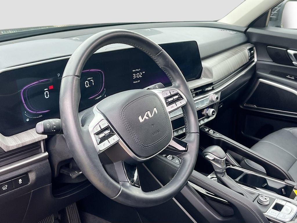 Used 2025 Kia Telluride EX w/ EX Captain's Chair Package FWD image 11
