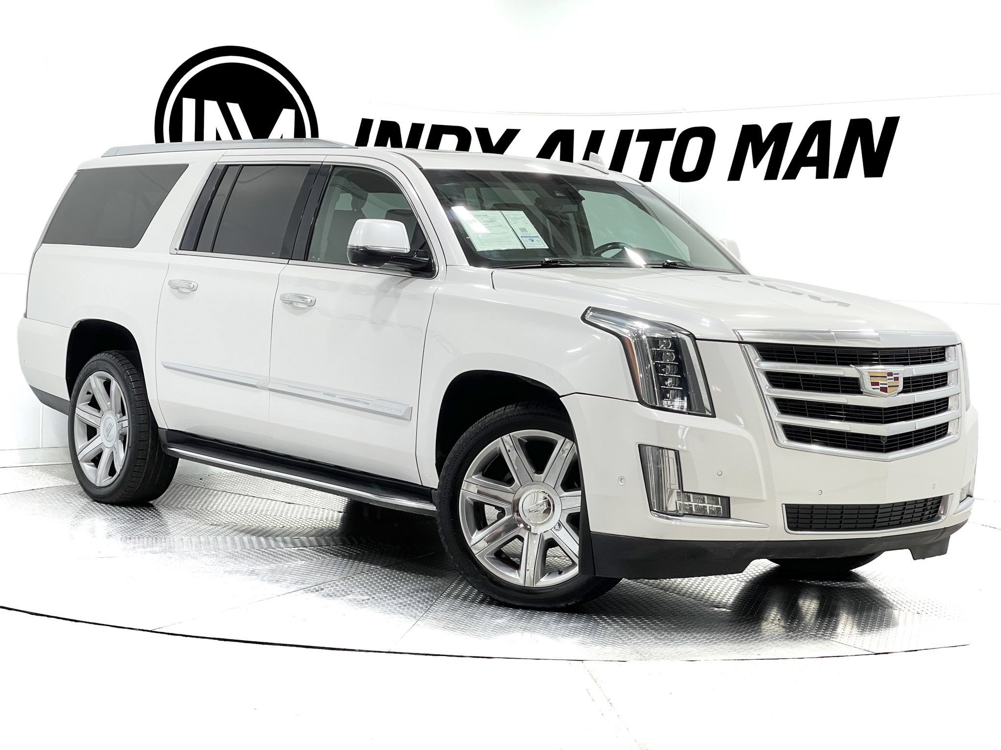 Used 2018 Cadillac Escalade ESV Luxury AWD/4WD image 2