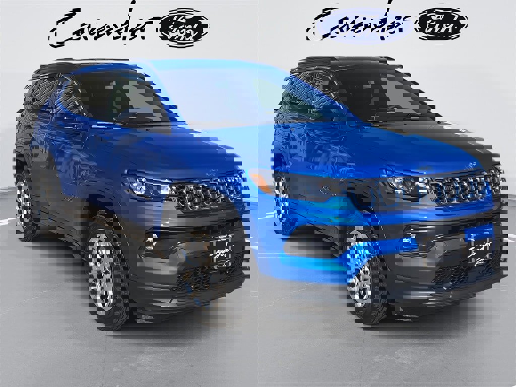 Used 2025 Jeep Compass Latitude image 4