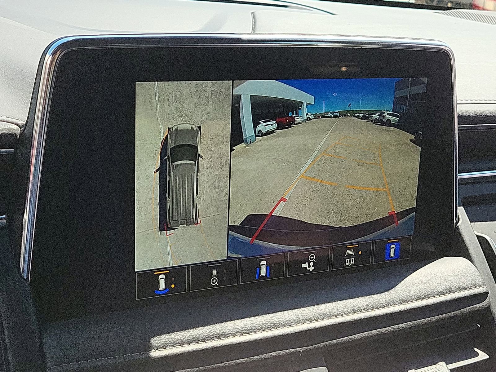 Used 2023 Chevrolet Tahoe LT w/ Luxury Package image 14