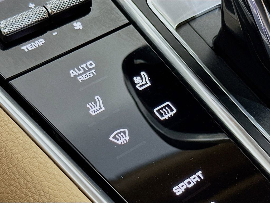 Used 2018 Porsche Panamera 4 image 23