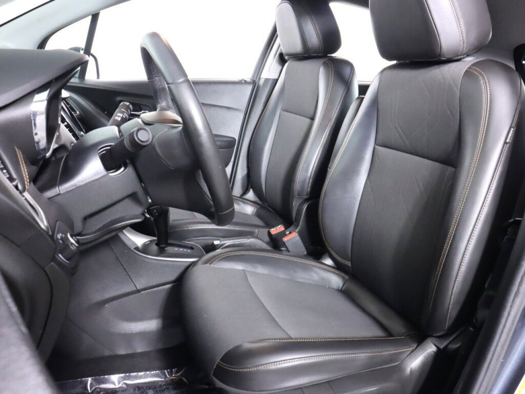 Used 2021 Chevrolet Trax LT w/ LT Convenience Package image 29