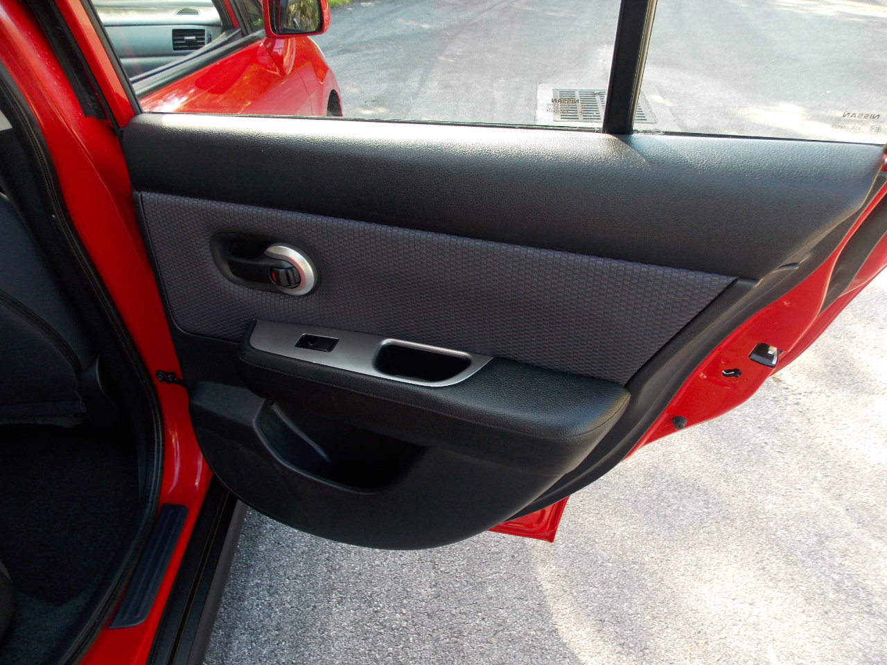 Used 2007 Nissan Versa SL image 19