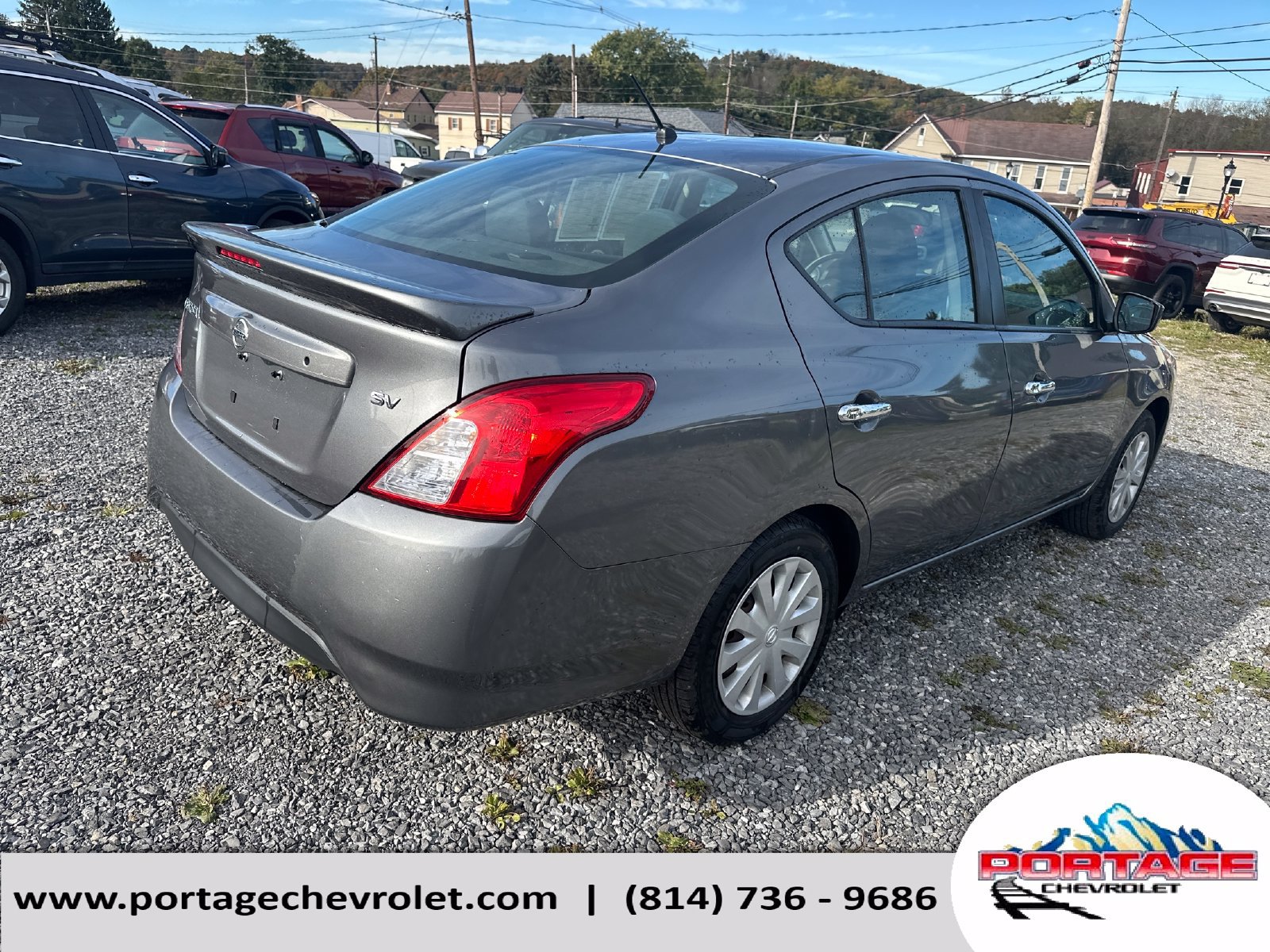 Used 2019 Nissan Versa SV FWD image 5