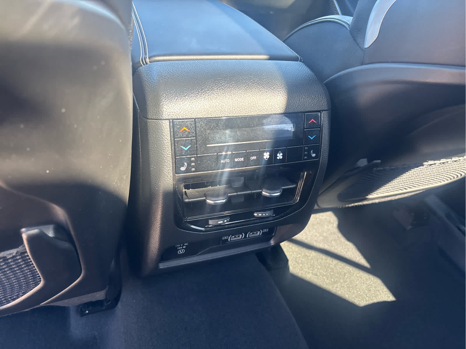 Used 2023 Jeep Grand Cherokee Overland w/ Luxury Tech Group IV AWD/4WD image 12