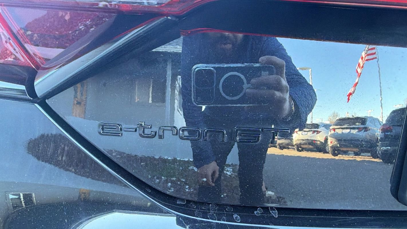 Used 2024 Audi e-tron GT Prestige w/ Prestige Package image 7