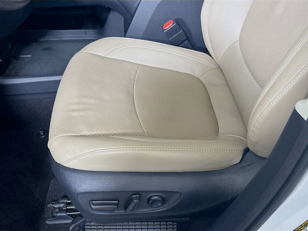 Used 2021 Toyota Sienna Limited image 19