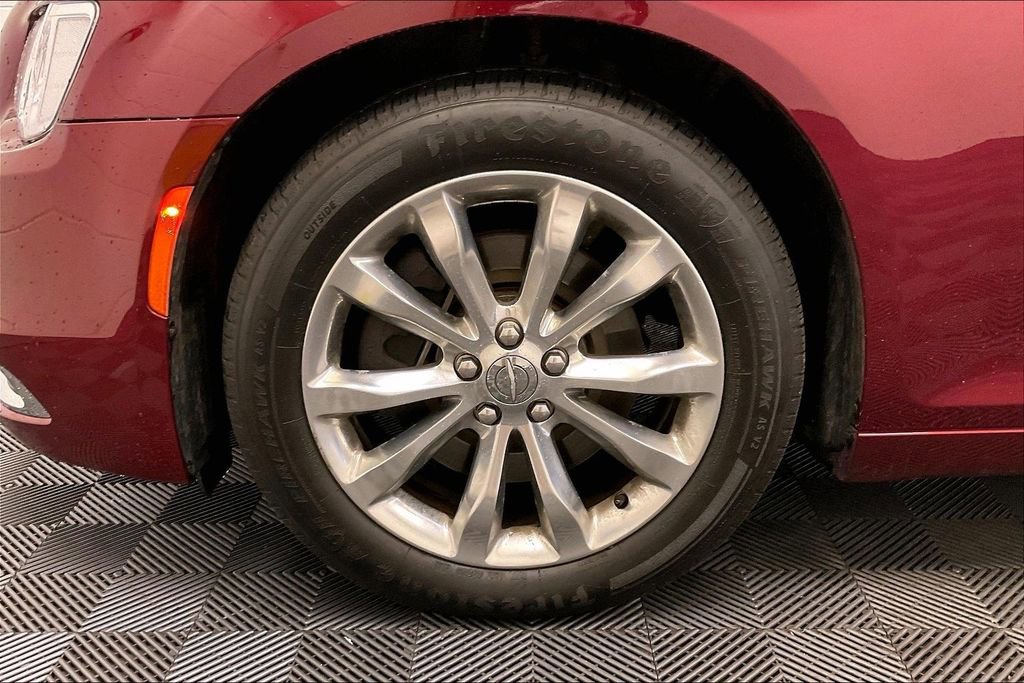 Used 2018 Chrysler 300 Limited w/ Light Group image 8