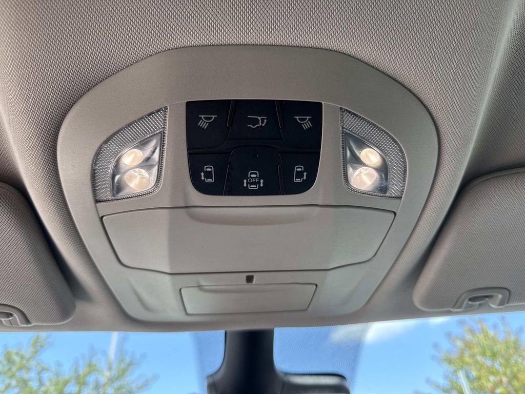 Used 2024 Chrysler Pacifica Touring-L image 46