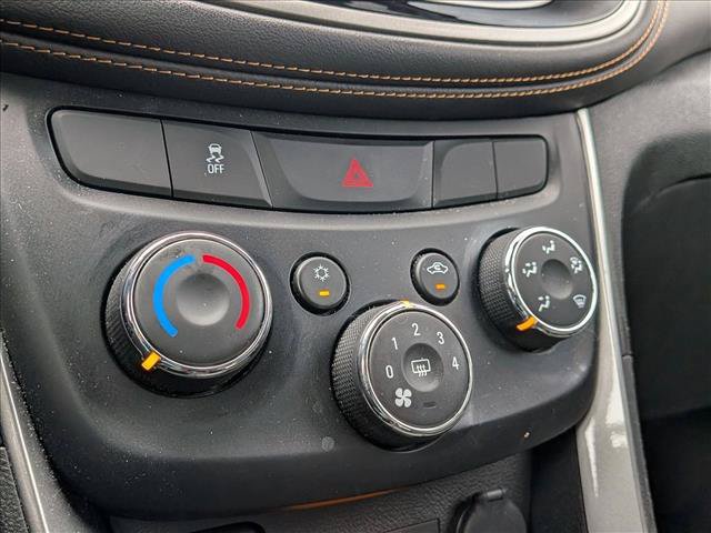 Used 2020 Chevrolet Trax LT w/ LT Convenience Package AWD/4WD image 13