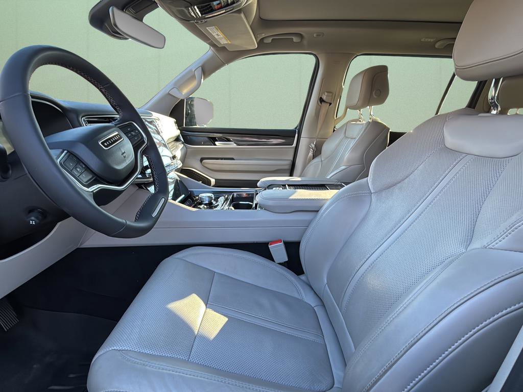 Used 2023 Jeep Wagoneer 4WD w/ Premium Group I image 19