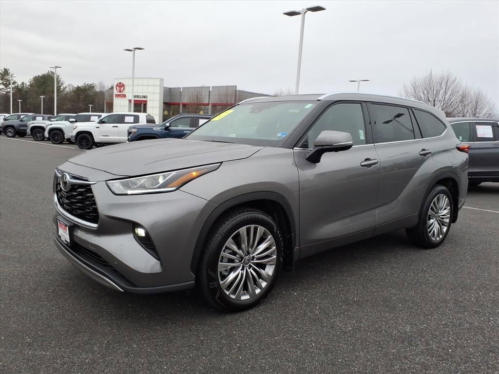 Used 2026 Toyota Highlander Platinum image 14