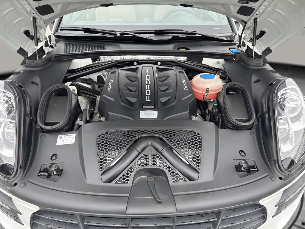 Used 2017 Porsche Macan Turbo AWD/4WD image 34